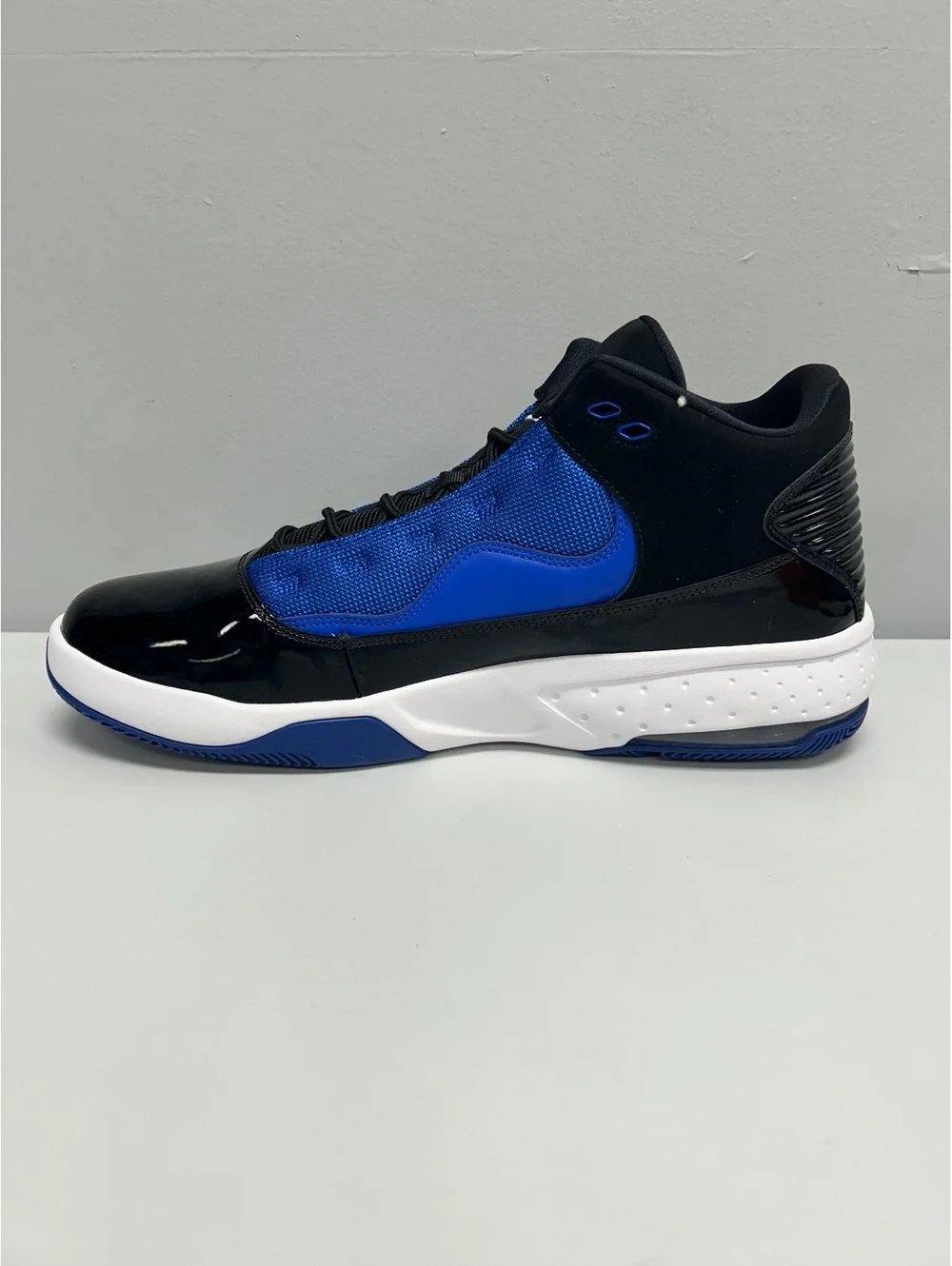 Nike Jordan Max Aura 2 Jumpman Pro Basketball Shoes